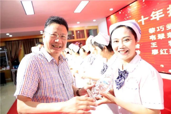 柳州市红十字会医院：最美的鲜花，送给最美的「TA」
