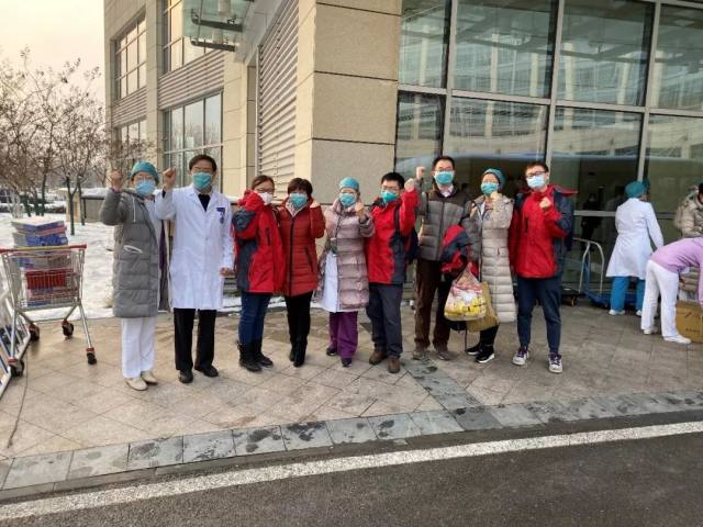 北京大学国际医院援鄂抗疫国家医疗队正式出征