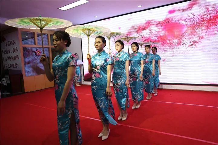 柳州市红十字会医院：最美的鲜花，送给最美的「TA」