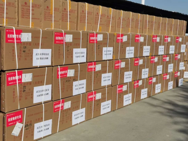 爱心传递「苹」安武汉向武汉环卫工人捐赠 1800 箱苹果