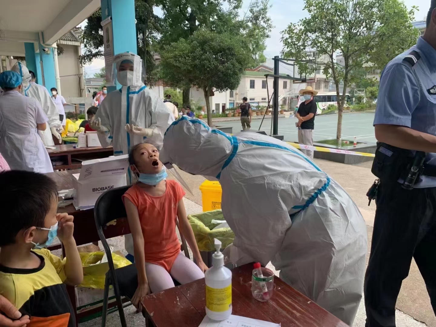 临危受命 星辰出征——广西壮族自治区南溪山医院前往多地展开核酸采样工作