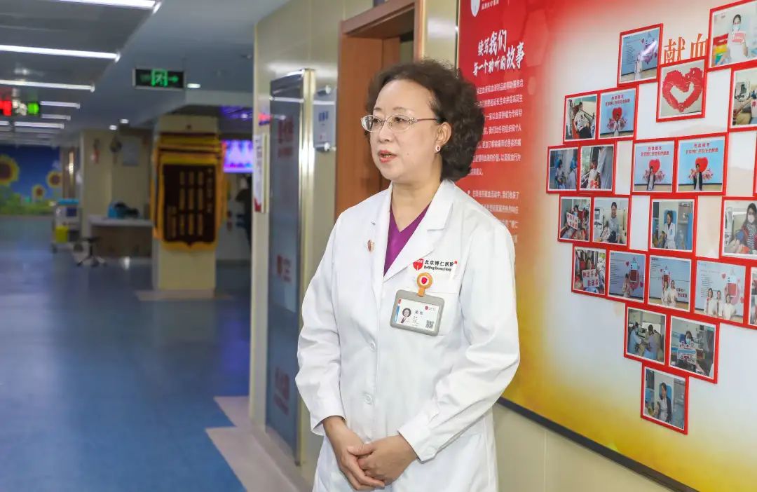 北京博仁医院把学校开在了病房里,帮数万血液病患儿回归课堂