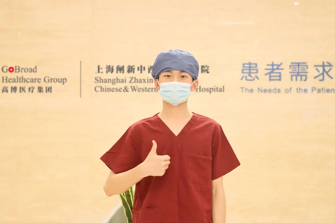 撕掉「00」后的标签，他们是…