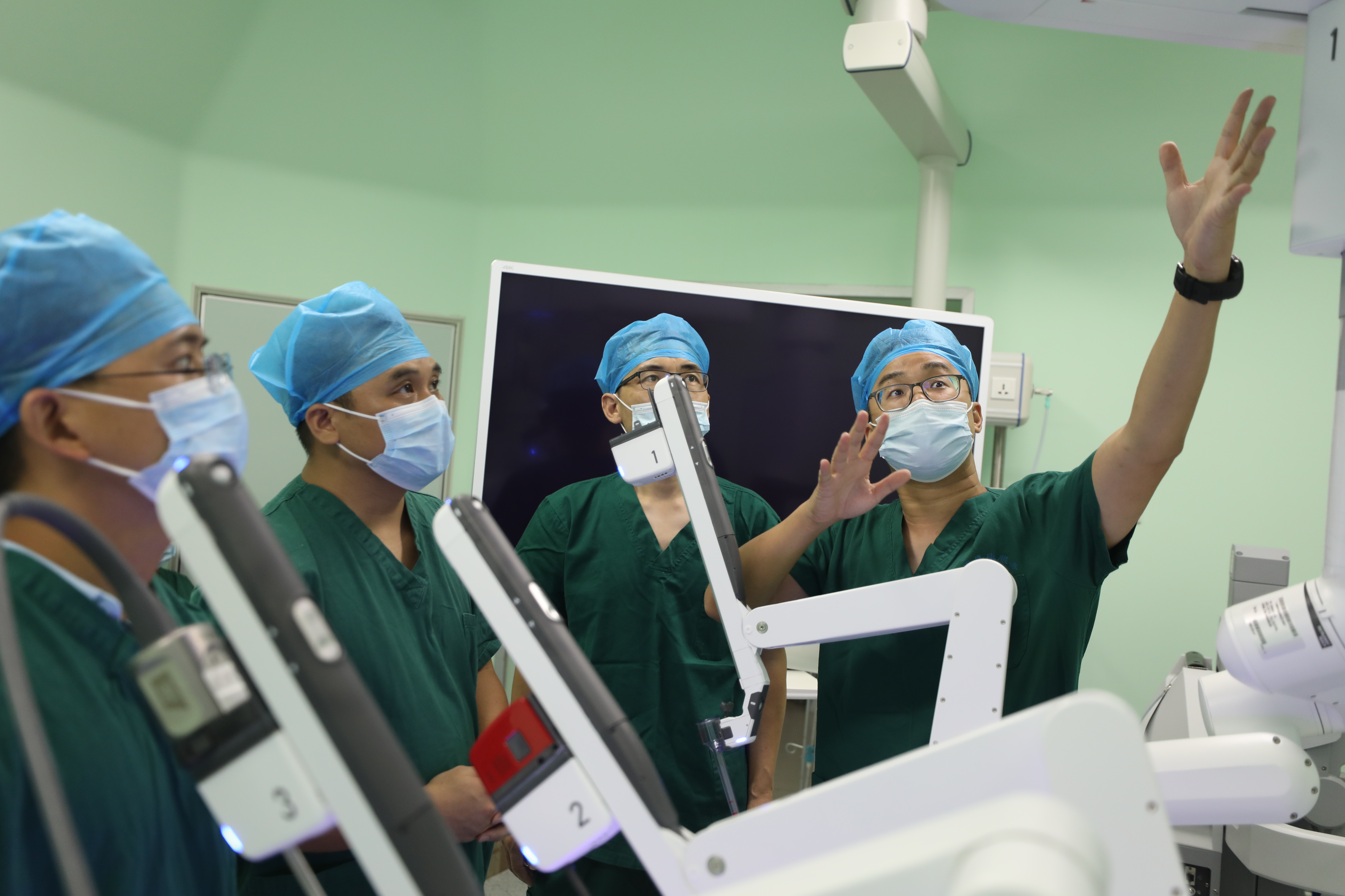 桂北地区第一台！达芬奇手术机器人落户广西壮族自治区南溪山医院