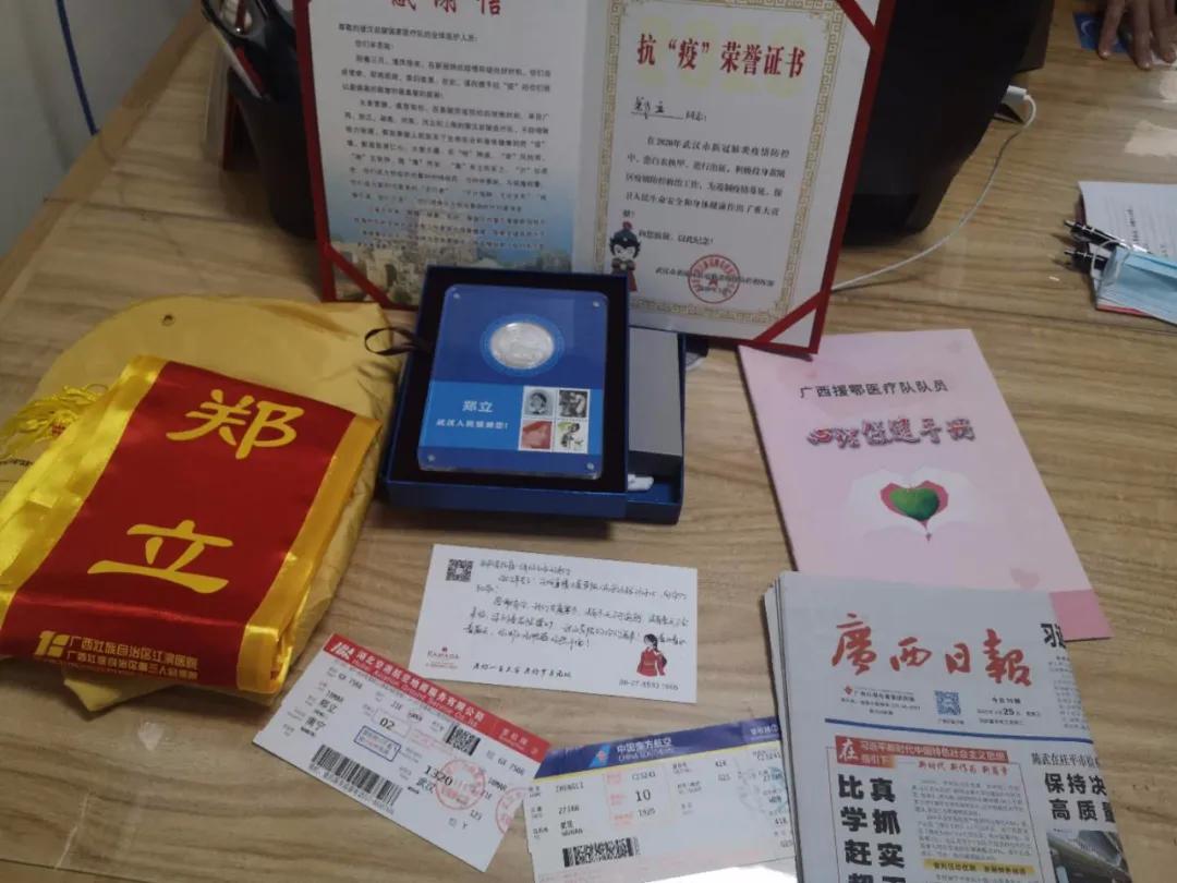 留存记「疫」 | 广西江滨医院等向广西民族博物馆捐赠疫情见证物
