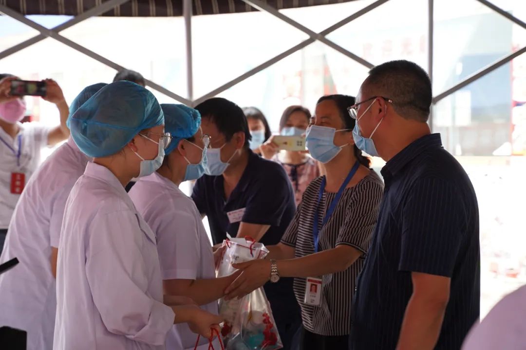 绵阳市第三人民医院领导看望慰问核酸检测一线医务工作者