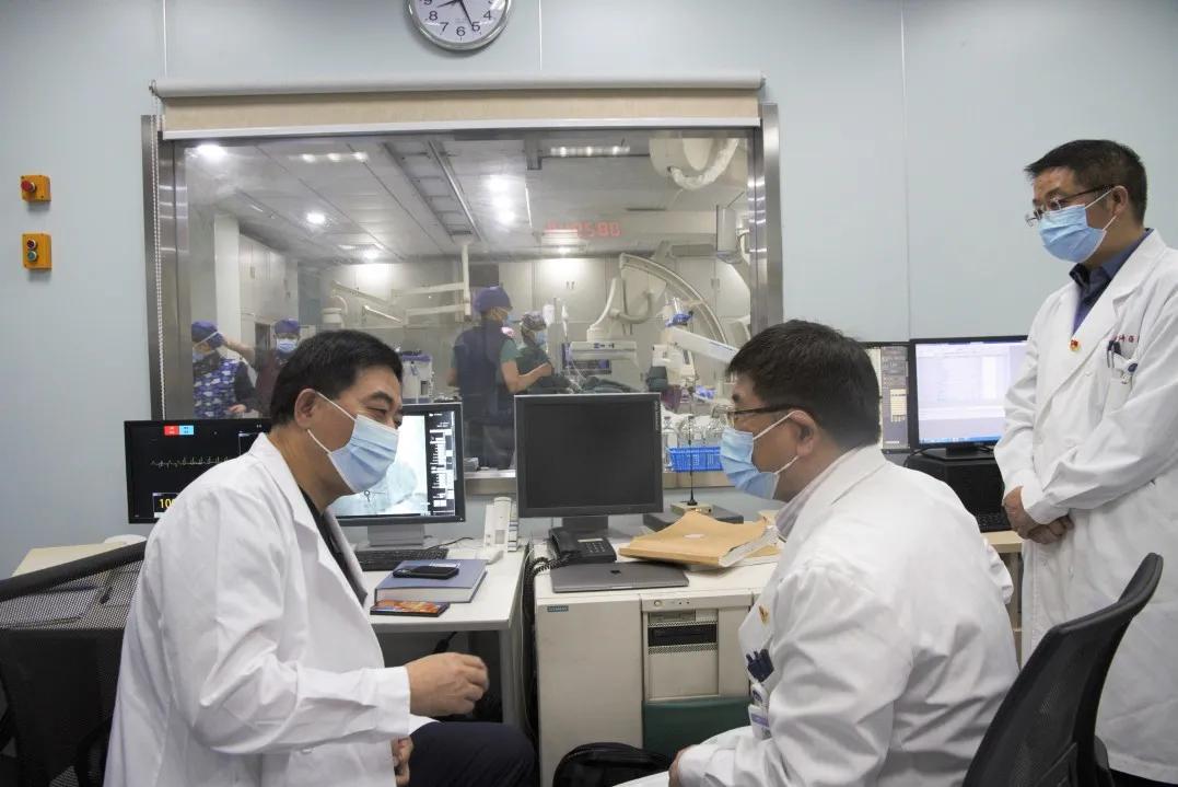 上海市同济医院心血管内科成功完成首例经导管主动脉瓣置换术