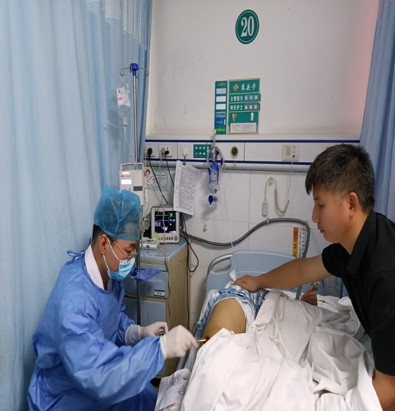 郴州市第一人民医院神外一区靳世辉医师获赠「光明天使、济世良医」锦旗