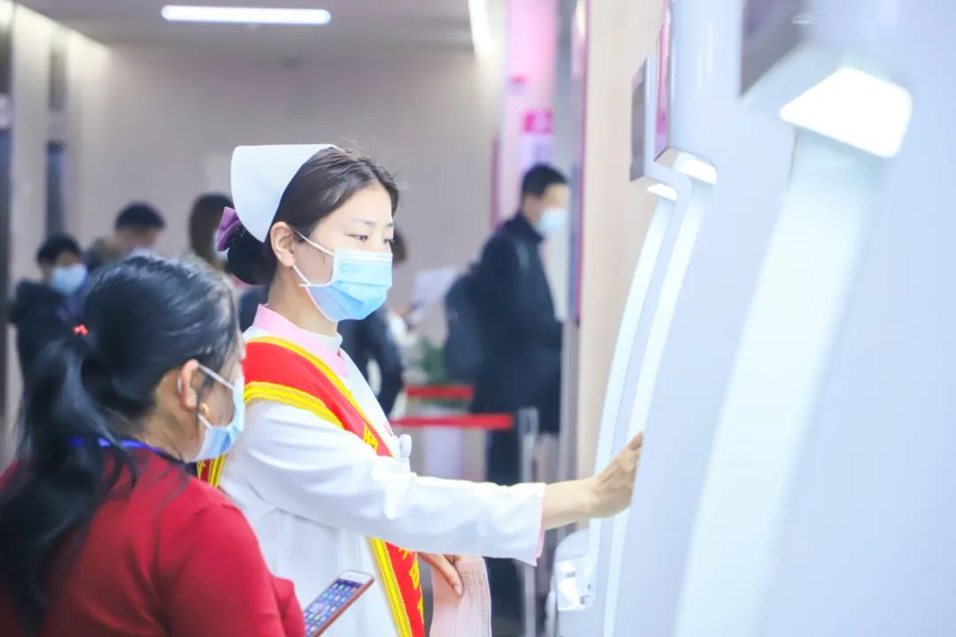 一位志愿者的自白 | 在医院做志愿者 ，触动最柔软的心弦