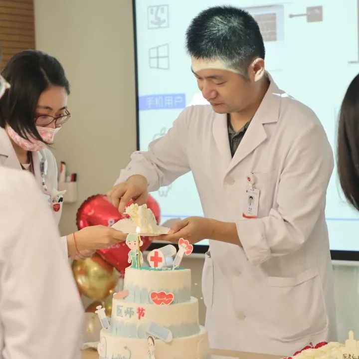 中国医师节 | 高博医学上海研究中心致敬「新时代最可爱的人」