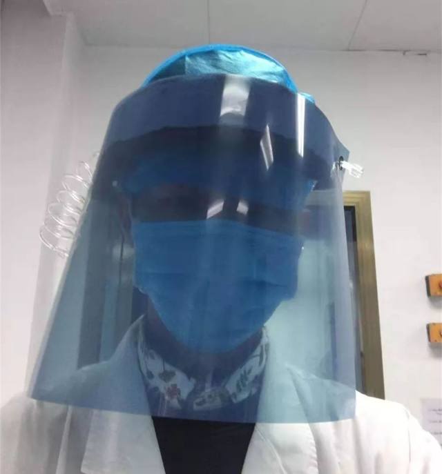 就地取材! 广西民族医院放射科工作人员自制简易防护面罩减轻防护用品压力