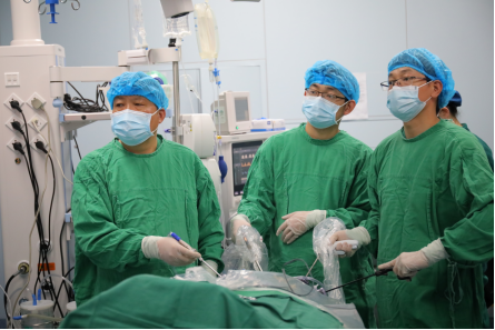合江县中医医院成功完成县内首例腹腔镜下膀胱前列腺全切改良 Studer 正位回肠代膀胱术