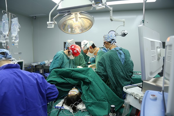 四川泌尿外科医院成功完成一例独肾 20 公分肿瘤手术