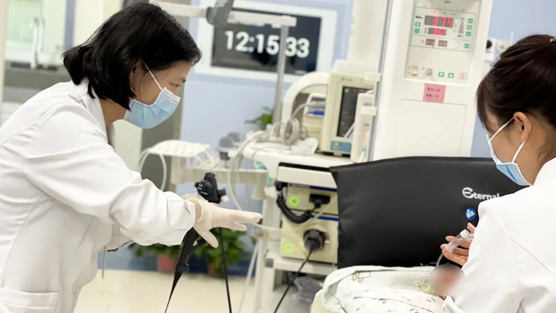 西安高新医院成功为仅 3.3 斤的早产儿行支气管镜探查术