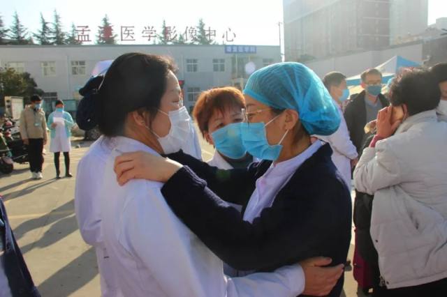 孟津县第二人医院 15 名医护人员支援湖北医疗队出征