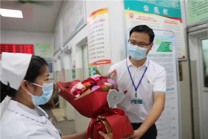 柳州市红十字会医院：最美的鲜花，送给最美的「TA」