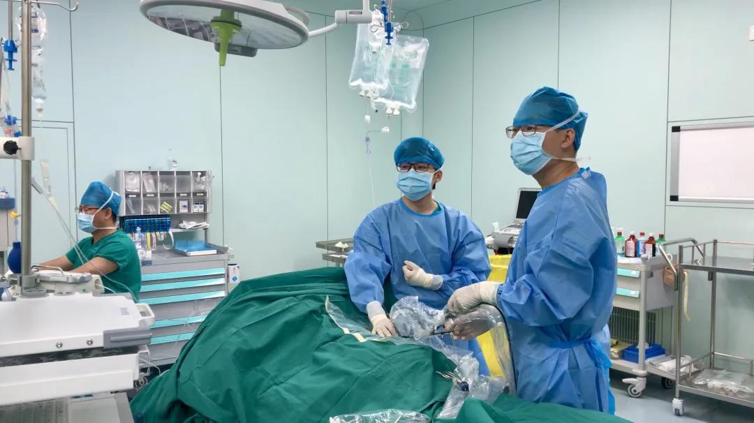 前海人寿广州总医院泌尿外科成功实施巨大鹿角型结石复杂经皮肾镜碎石手术