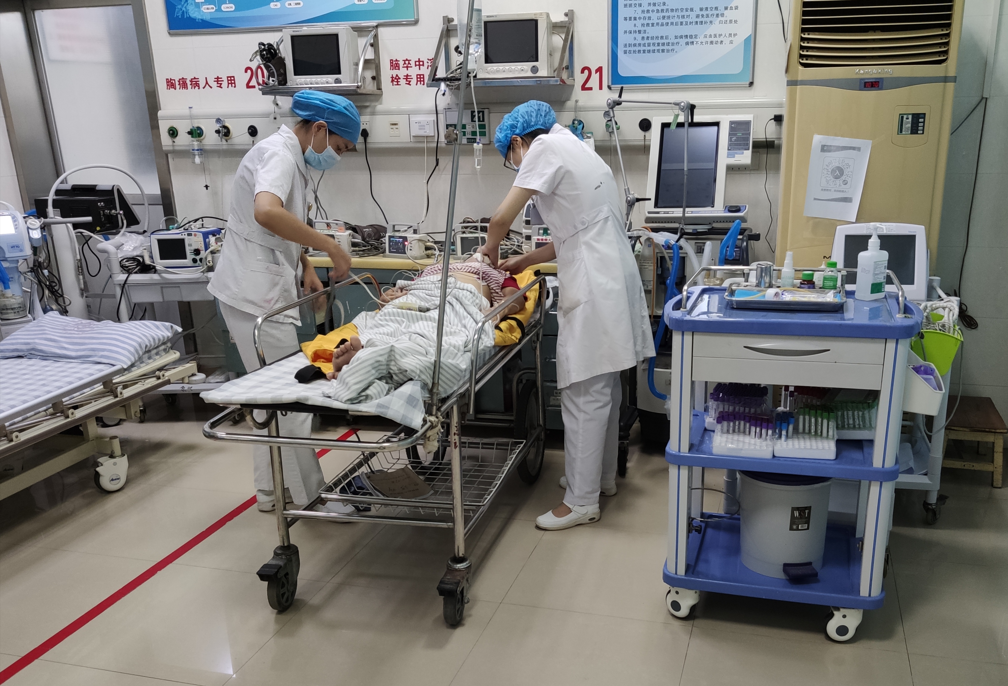 广西壮族自治区南溪山医院急诊科与胸痛中心紧密协作 争分夺秒与死神较量