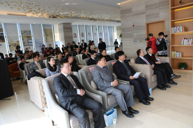 高阶白内障及老花晶体矫治共享平台发布会在杭州举行