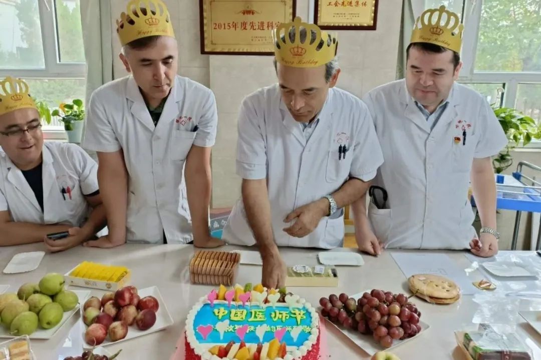 感恩有你，致敬医师——喀什地区第一人民医院各科室举办庆祝中国医师节活动