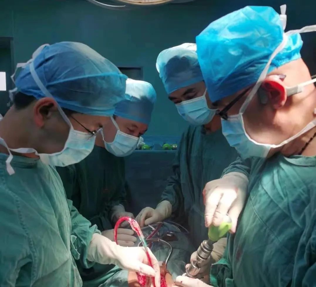 喀什地区第一人民医院联手南方医科大学第三附属医院,助力侧弯少年挺直腰杆