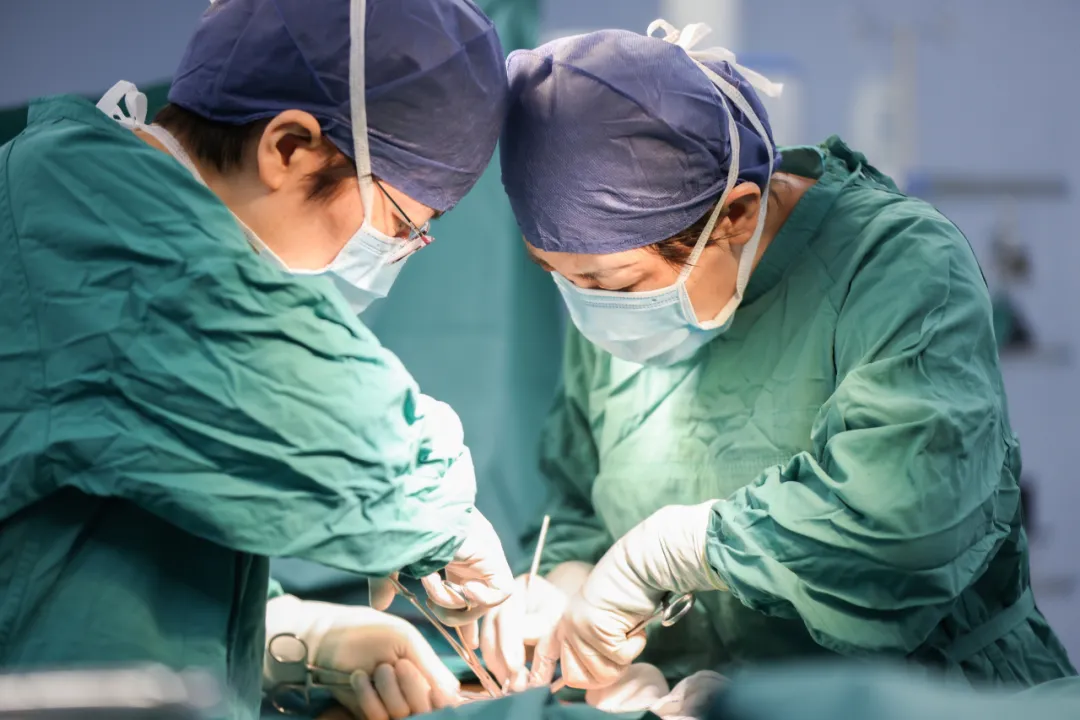 妇科肿瘤医院采用达芬奇 Xi 手术为 100 名患者解除病痛