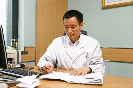 眼底激光治疗专家彭志华，保持敬畏之心才能拯救光明
