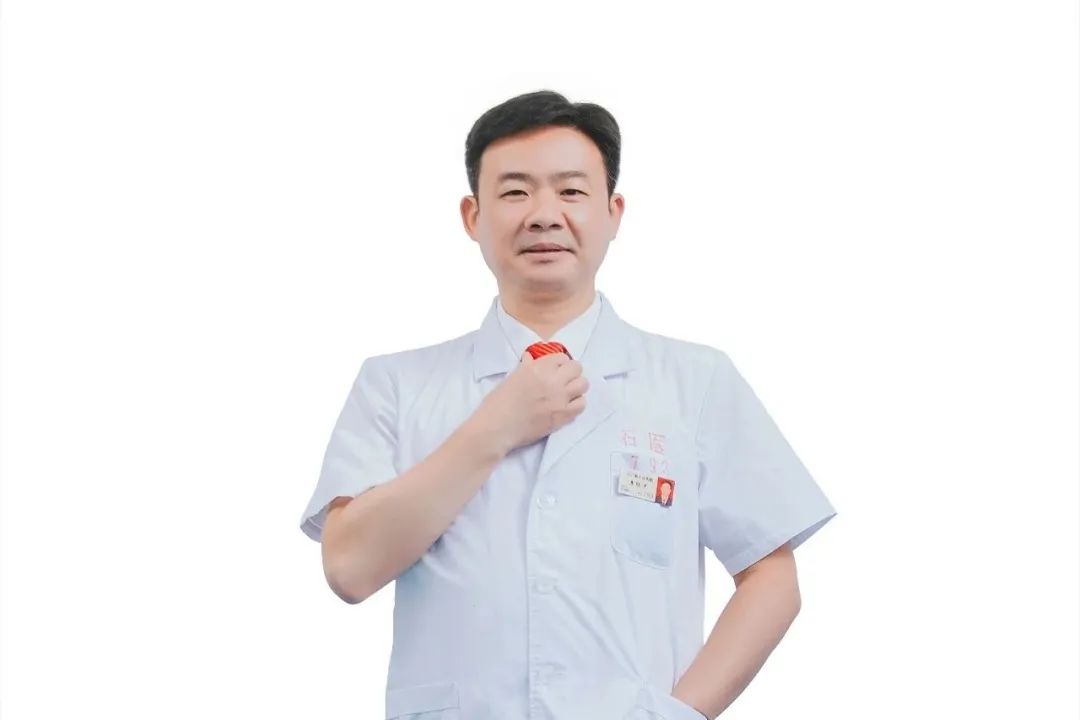 庆祝中国医师节，石门县人民医院 25 名医师受表彰