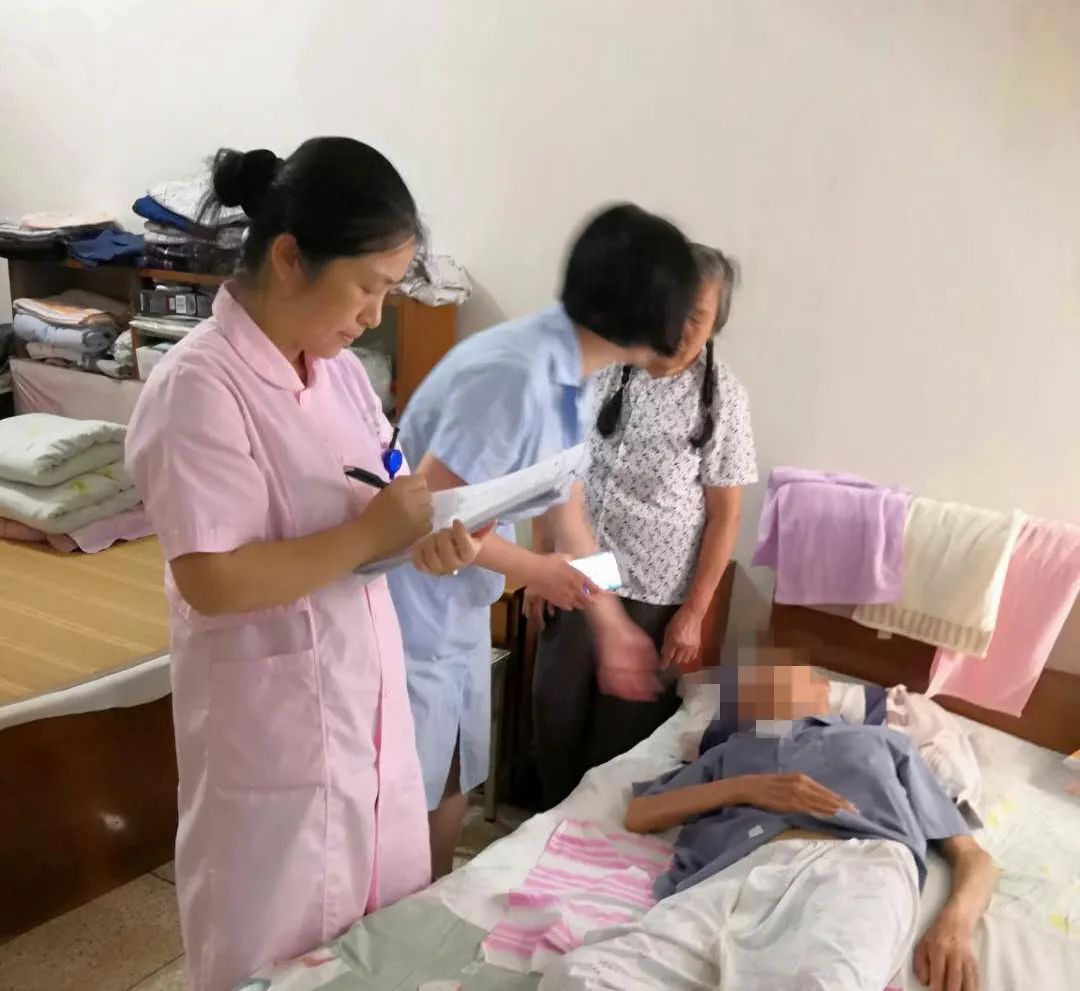 杭州市「 最美护士」 周小华：28 年，在岗位上书写「 最美」