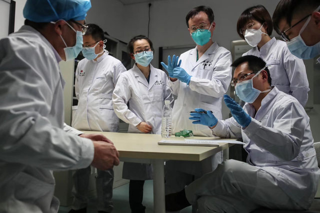 「136 人，一个都不少，我们回来了！」复旦大学附属中山医院赴武汉医疗队凯旋