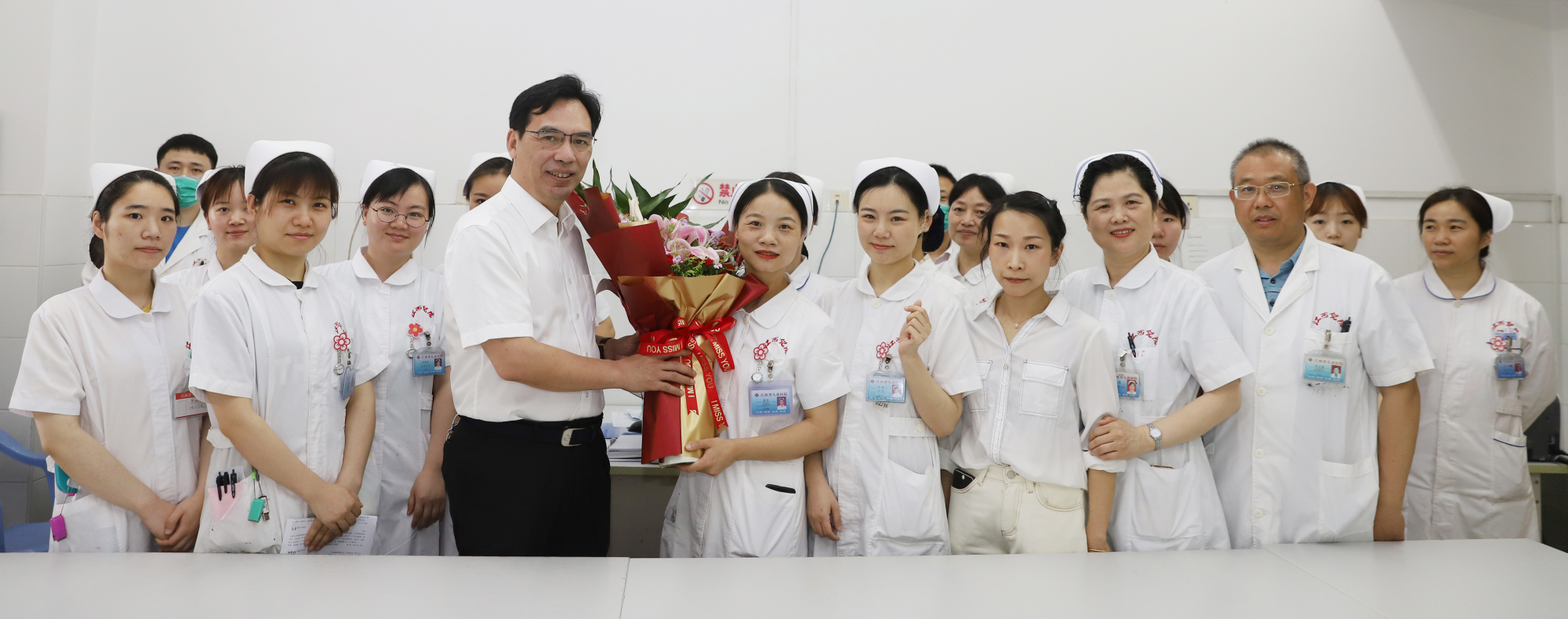 江西省儿童医院为全院护士送上节日的问候与祝福