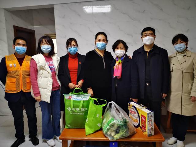 一线奋战、家属支持、社会爱心，共同汇聚疫情防控合力