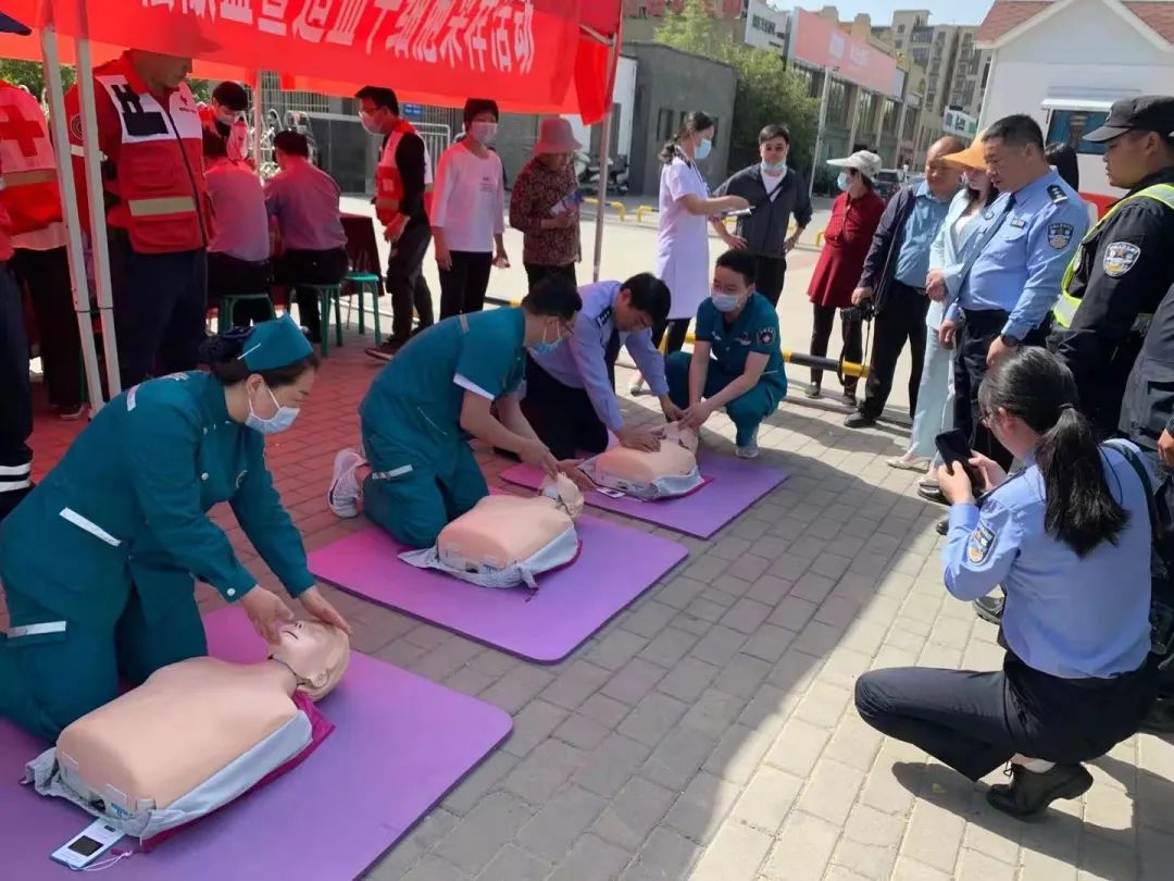 登封市人民医院急救站积极参加第 74 个红十字日活动