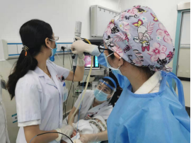 9 月女娃气道多发异物，郴州市第一人民医院支气管异物 MDT 团队成功为其取出