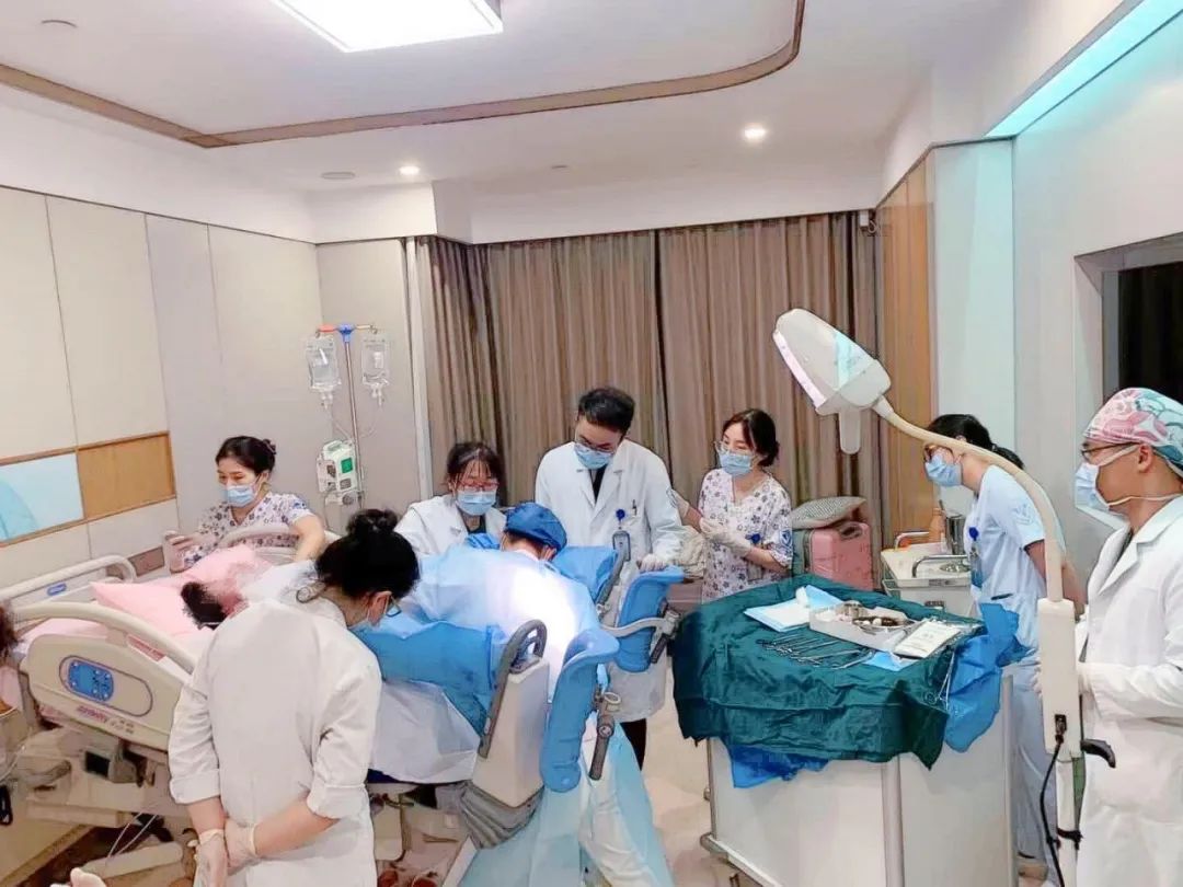 浙江大学医学院附属第四医院成功开展浙中首例新生儿膈疝手术