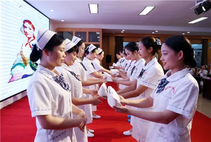 柳州市红十字会医院：最美的鲜花，送给最美的「TA」