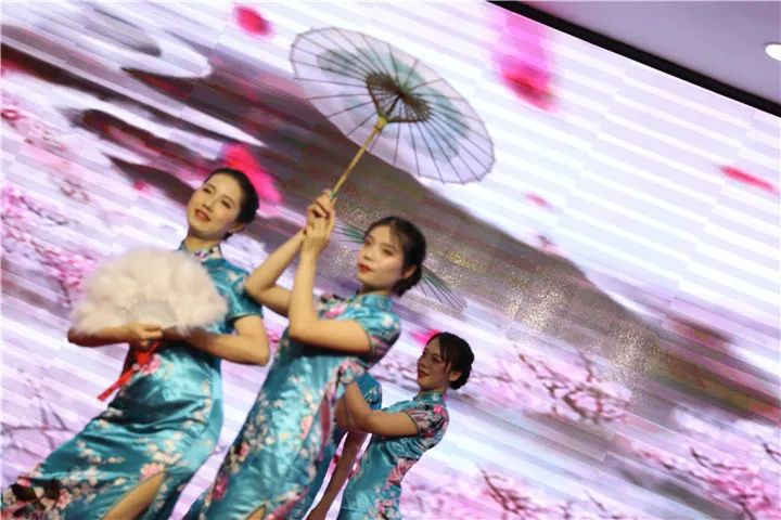 柳州市红十字会医院：最美的鲜花，送给最美的「TA」