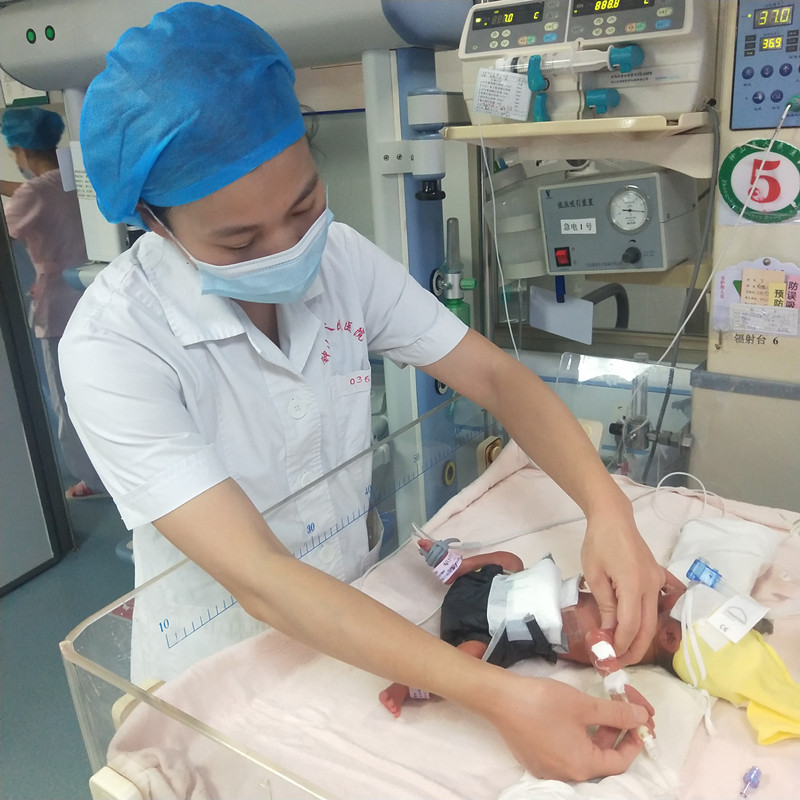 广西壮族自治区南溪山医院成功救治一例早产极低体重患儿