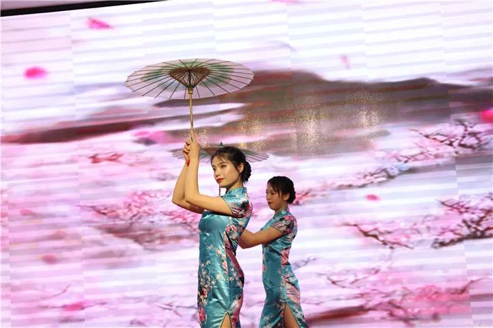 柳州市红十字会医院：最美的鲜花，送给最美的「TA」