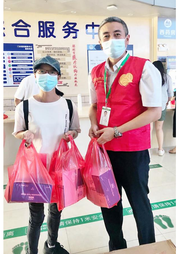 深圳市龙岗区人民医院：防疫之路，就要「罩」着尿毒症患者
