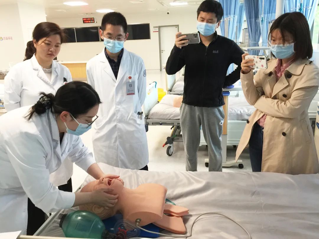 两江新区新冠疫苗接种医疗保障培训在重庆北部宽仁医院举行