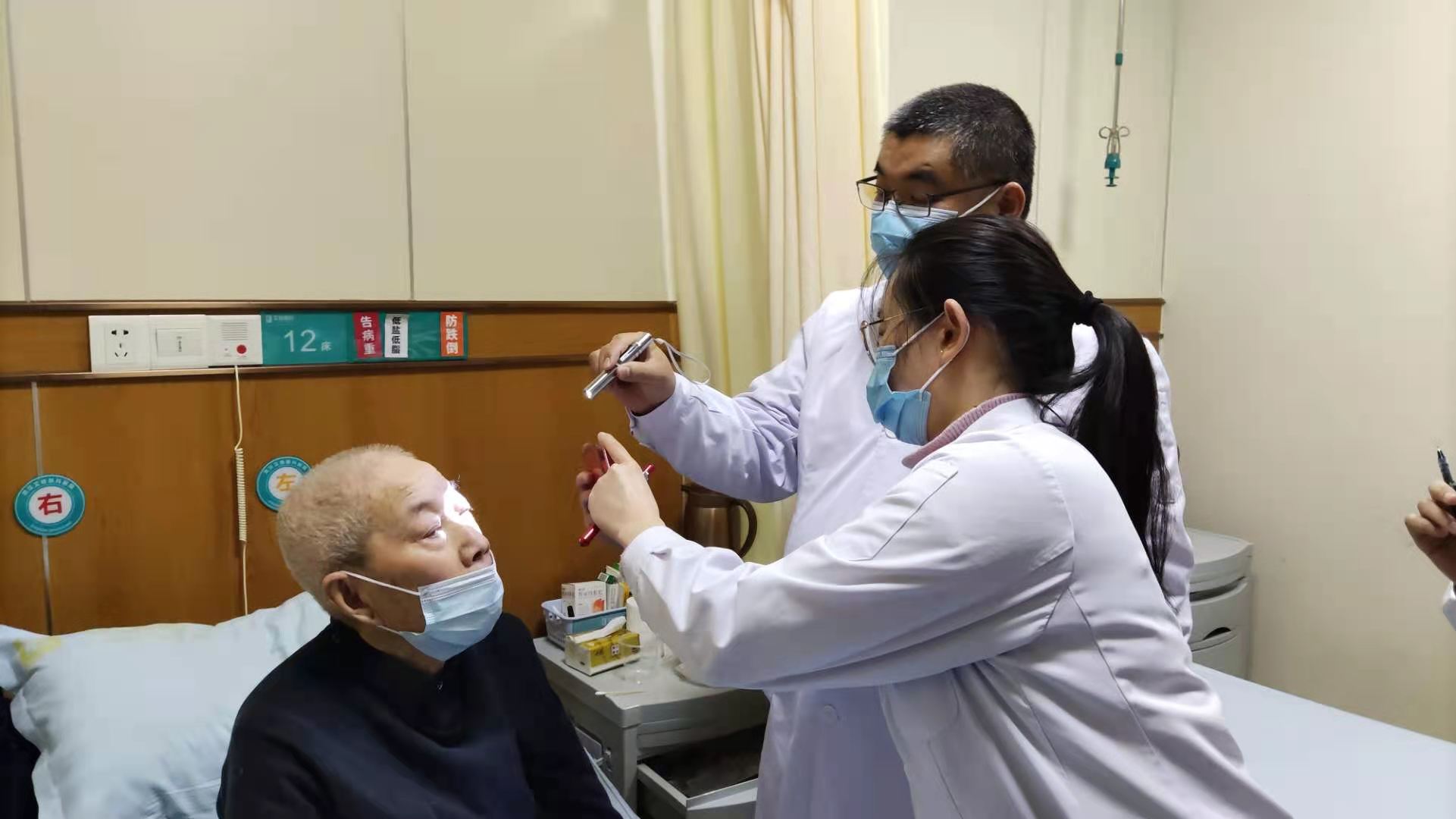 湖北首例：眼科医生开展眼鼻联合手术拯救患者视力