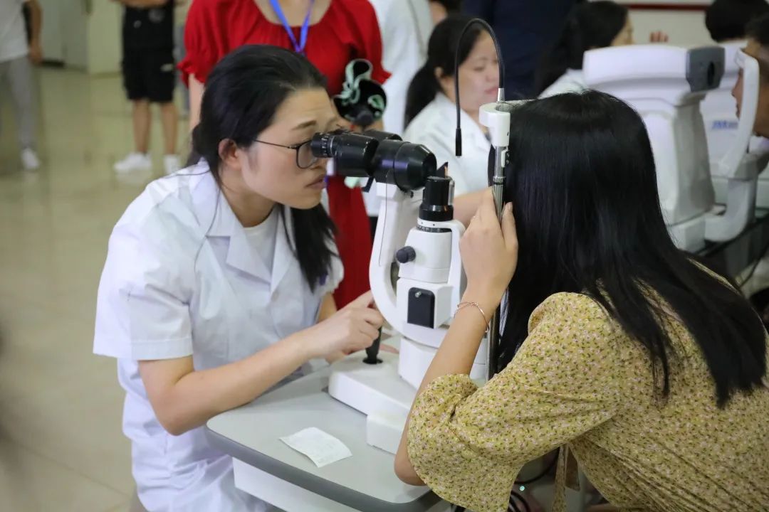 合江县中医医院党委组织开展大型眼部疾病义诊活动