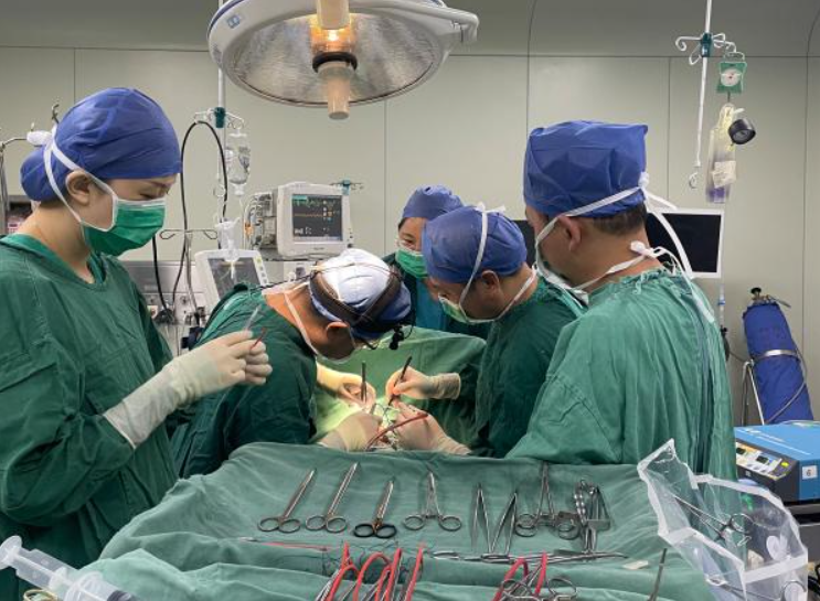 11 岁男童患胸腔内巨大畸胎瘤——江西省儿童医院成功救治