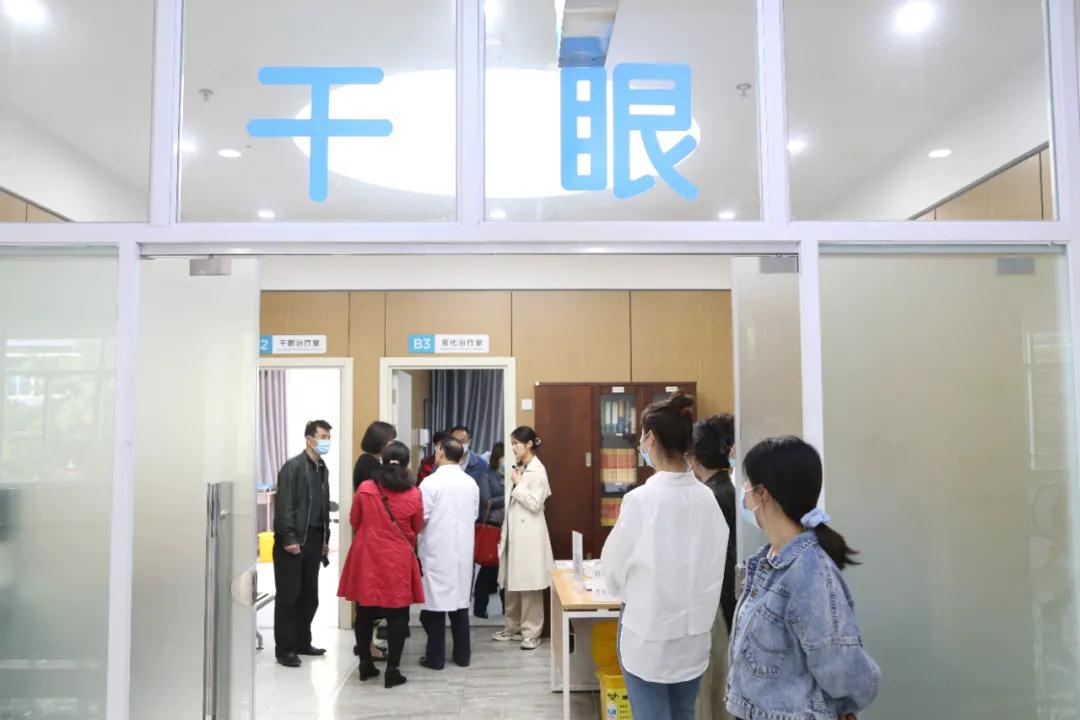 四川高校医院院长齐聚银海，聚焦大学生眼健康现状与对策研究