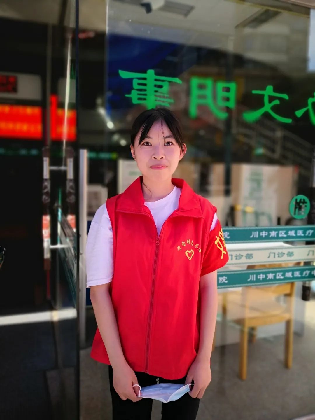 这个夏天，有一束光彩来自这群大学生