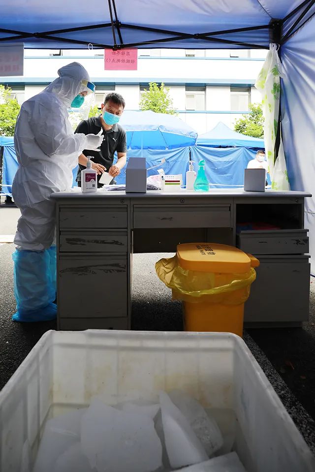 航空总医院全院干部员工加班奋战 全力开展新冠病毒核酸检测工作