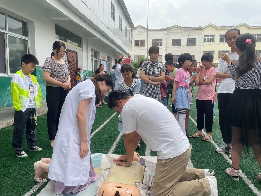 河南信合医院走进固始县南大桥乡第二小学，开展急救知识培训