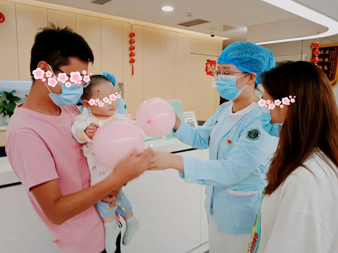 太有爱！享受暖心救助，女婴在贵黔国际总医院开启有声世界