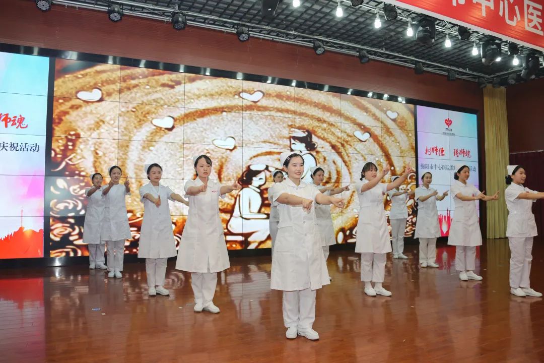 绵阳市中心医院举办第 37 个教师节庆祝活动